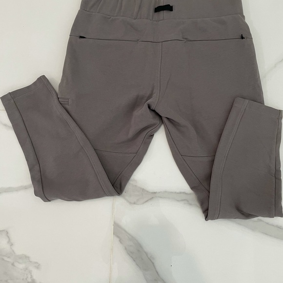 FABLETICS MEN JOGGERS PANTS - COURTSIDE - Picture 7 of 9